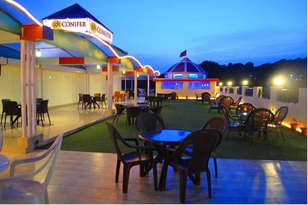 Treebo Trend Gk Conifer Hotel ดารัมซาลา ภายนอก รูปภาพ
