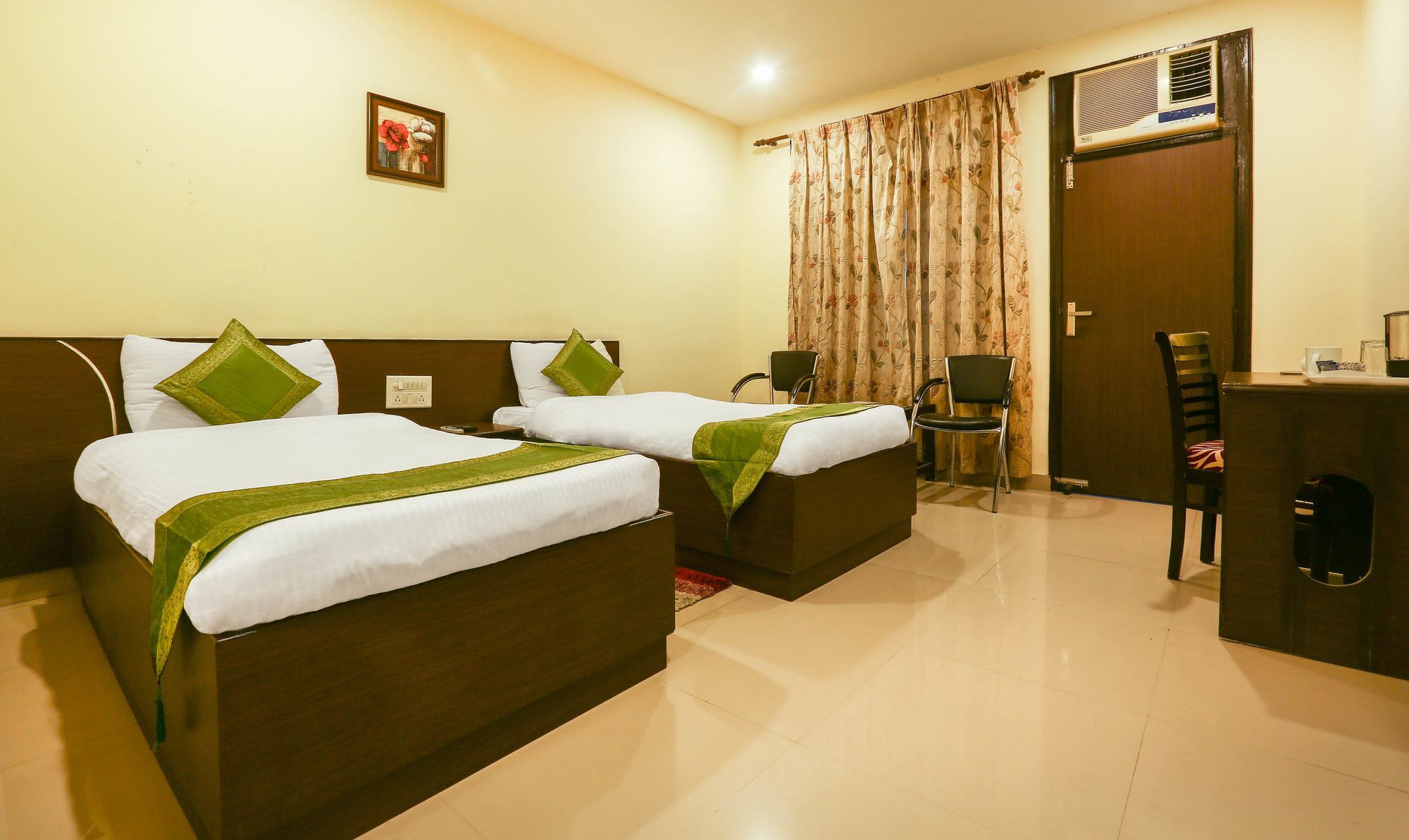 Treebo Trend Gk Conifer Hotel ดารัมซาลา ภายนอก รูปภาพ