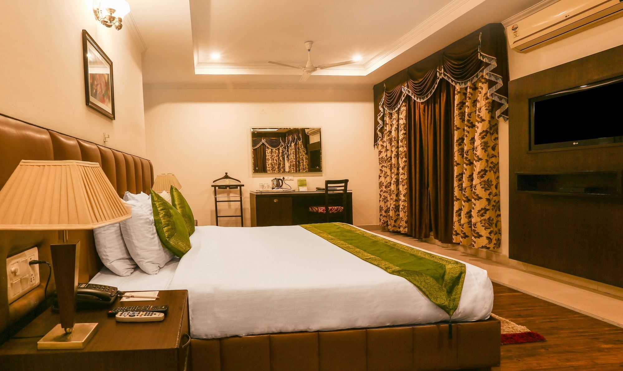 Treebo Trend Gk Conifer Hotel ดารัมซาลา ภายนอก รูปภาพ