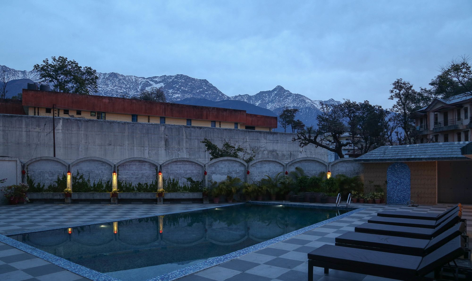 Treebo Trend Gk Conifer Hotel ดารัมซาลา ภายนอก รูปภาพ